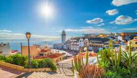 Tenerife dice basta al turismo di massa: arrivano tassa ecologica e limiti giornalieri
