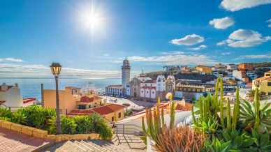 Tenerife dice basta al turismo di massa: arrivano tassa ecologica e limiti giornalieri