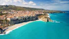 Le spiagge più belle d’Europa secondo i viaggiatori: nella lista c’è anche un piccolo gioiello italiano