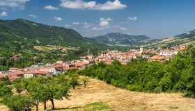 Cosa vedere nell’Oltrepò Pavese: il lato segreto della Lombardia tra vini, colline e borghi 