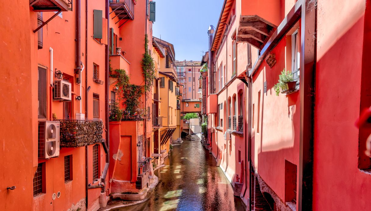 Il canale che si vede dalla finestrella di Via Piella, Bologna