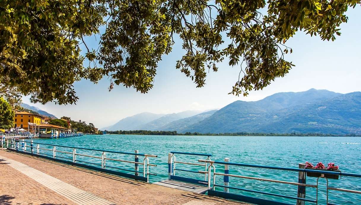 Lungolago di Lovere con spiagge più belle d'Iseo