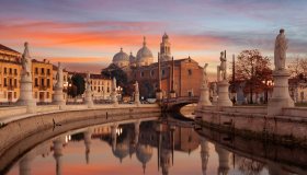 Destinazioni vulnerabili dal fascino unico: le città che sfidano il tempo da visitare ora