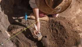 Nel cuore dell’Alto Egitto scoperto un santuario perduto: riemerge un tesoro copto con pareti affrescate