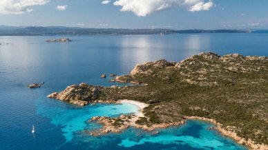 Spiaggia Rosa in Sardegna: un paradiso protetto immerso nella natura selvaggia
