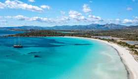 Cala Brandinchi, un sogno di sabbia bianca e mare turchese