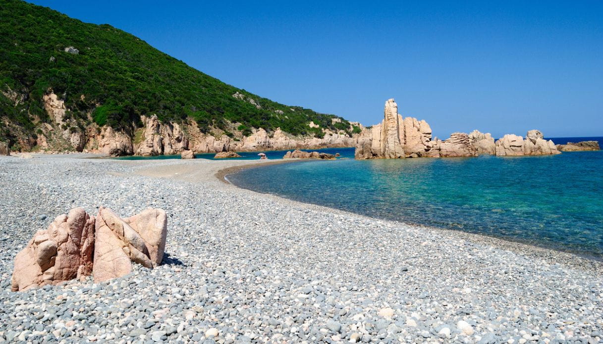 https://siviaggia.it/wp-content/uploads/sites/2/2025/06/Cala-Tinnari.jpg