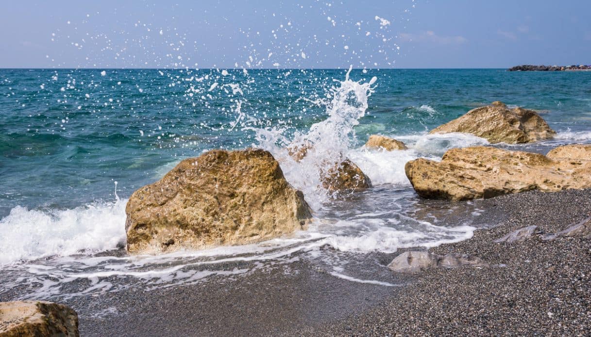 Mare e scogli a Campora San Giovanni, Calabria