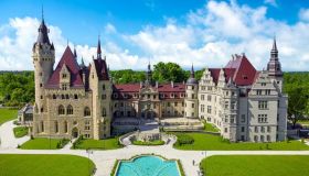 Castello di Moszna, la fortezza incantata con 99 torri e 365 stanze