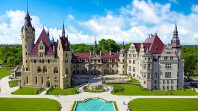 Castello di Moszna, la fortezza incantata con 99 torri e 365 stanze