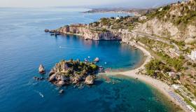 Sabbia, mare e storia: viaggio lungo le spiagge più belle della Sicilia