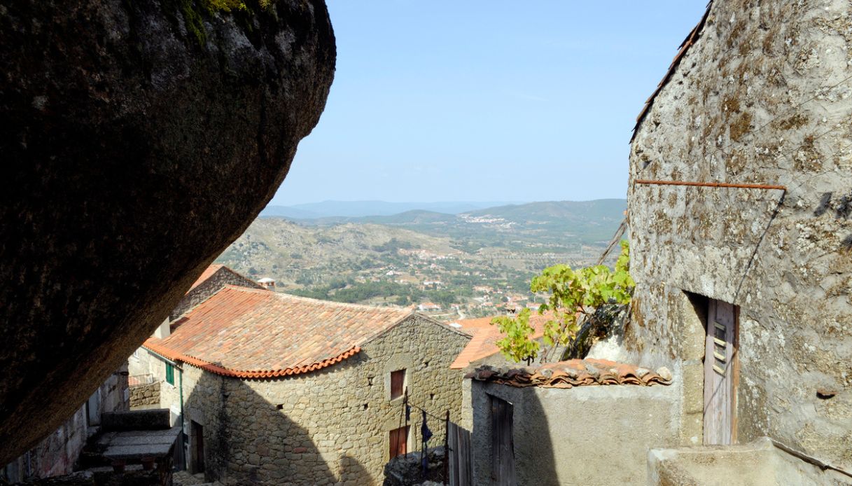 Scorcio del villaggio di Monsanto, Portogallo