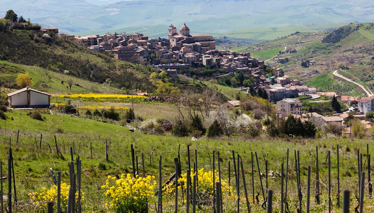 https://siviaggia.it/wp-content/uploads/sites/2/2025/06/Petralia-Soprana-2.jpg