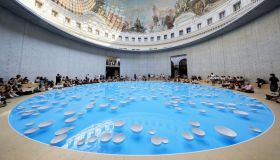 Parigi, tutti pazzi per l’installazione sonora alla Bourse