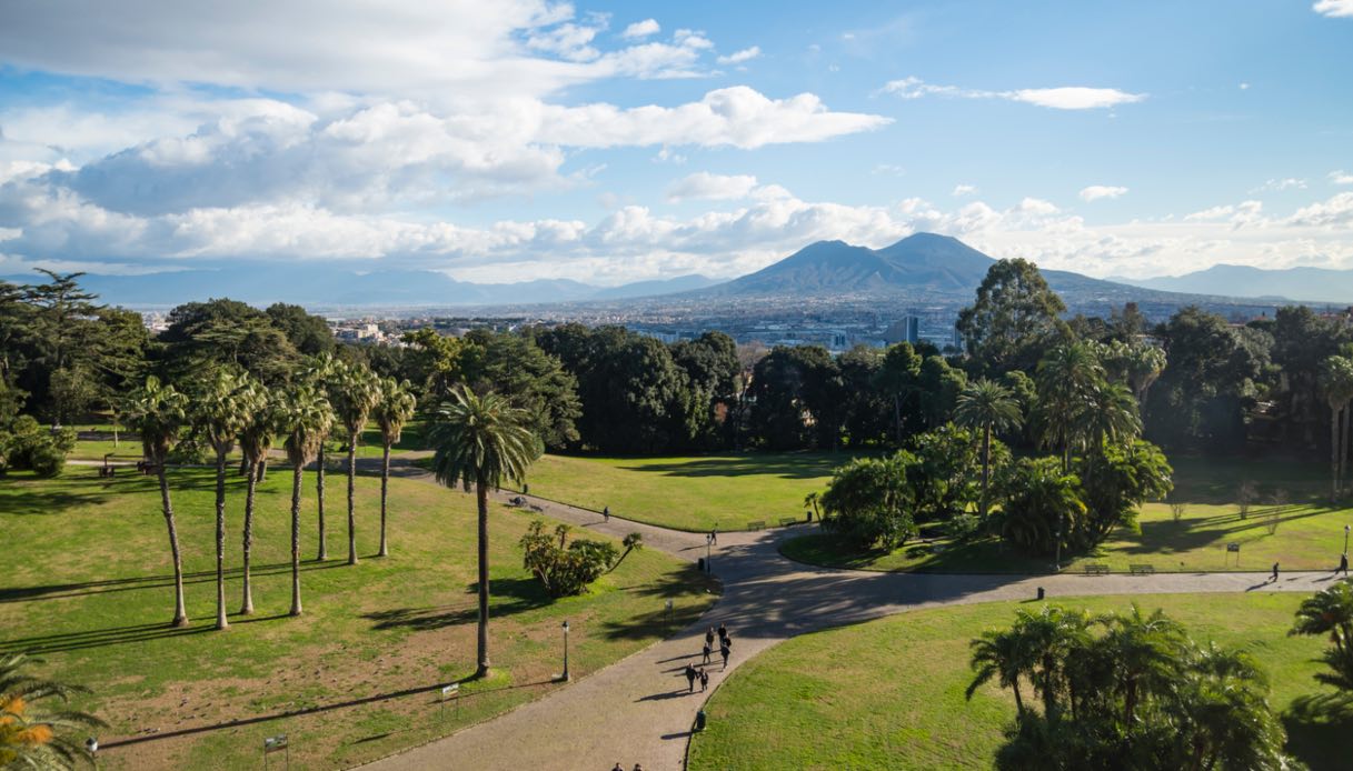 https://siviaggia.it/wp-content/uploads/sites/2/2025/06/capodimonte-napoli.jpg