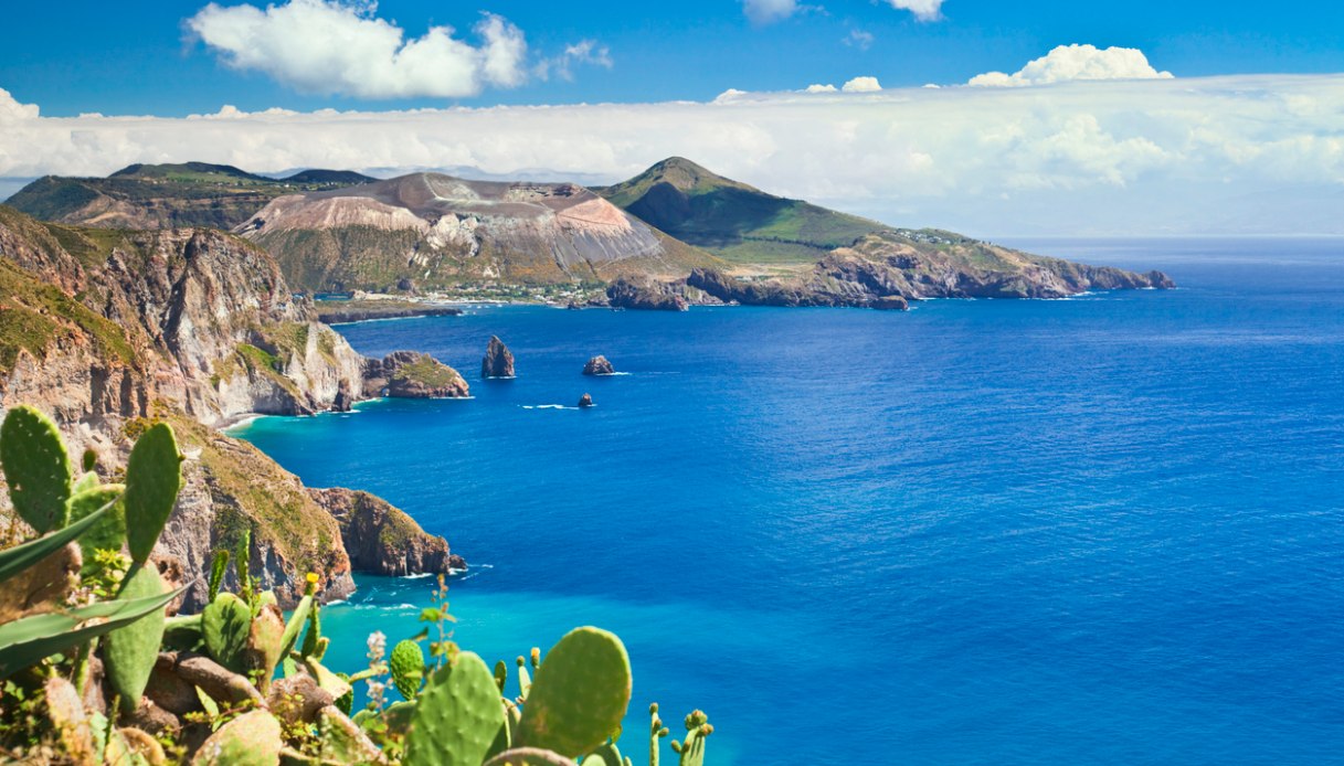 https://siviaggia.it/wp-content/uploads/sites/2/2025/06/isole-italia-1.jpg