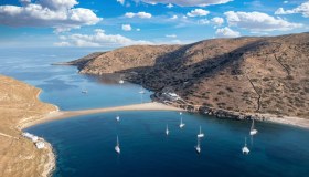Kolona Beach, la spiaggia più famosa e fotografata dell’Egeo