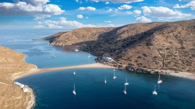 Kolona Beach, la spiaggia più famosa e fotografata dell’Egeo
