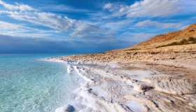 Un viaggio nel tempo: la straordinaria scoperta dei rotoli del Mar Morto