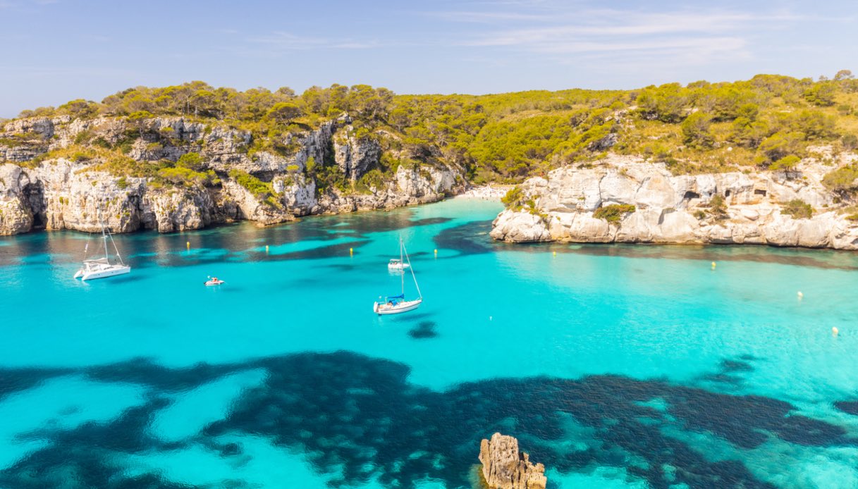 https://siviaggia.it/wp-content/uploads/sites/2/2025/06/minorca.jpg