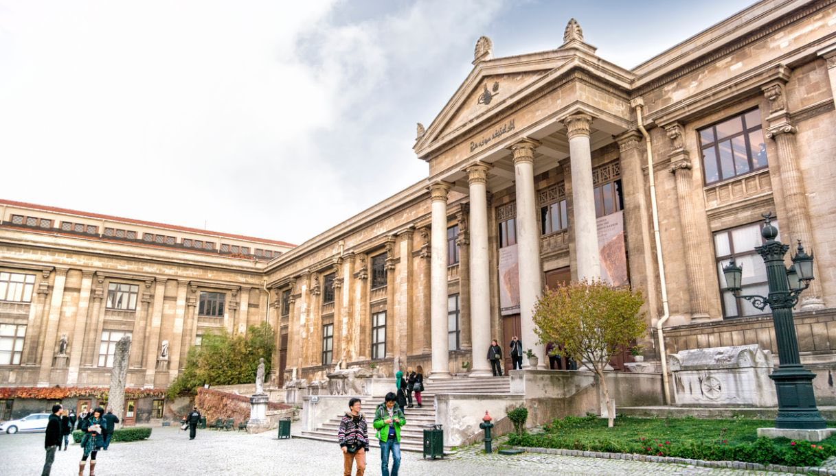 https://siviaggia.it/wp-content/uploads/sites/2/2025/06/museo-archeologico-istanbul.jpg