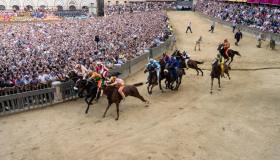 Palio di Siena 2025: tutto ciò che c’è da sapere sulla corsa ippica più famosa d’Italia
