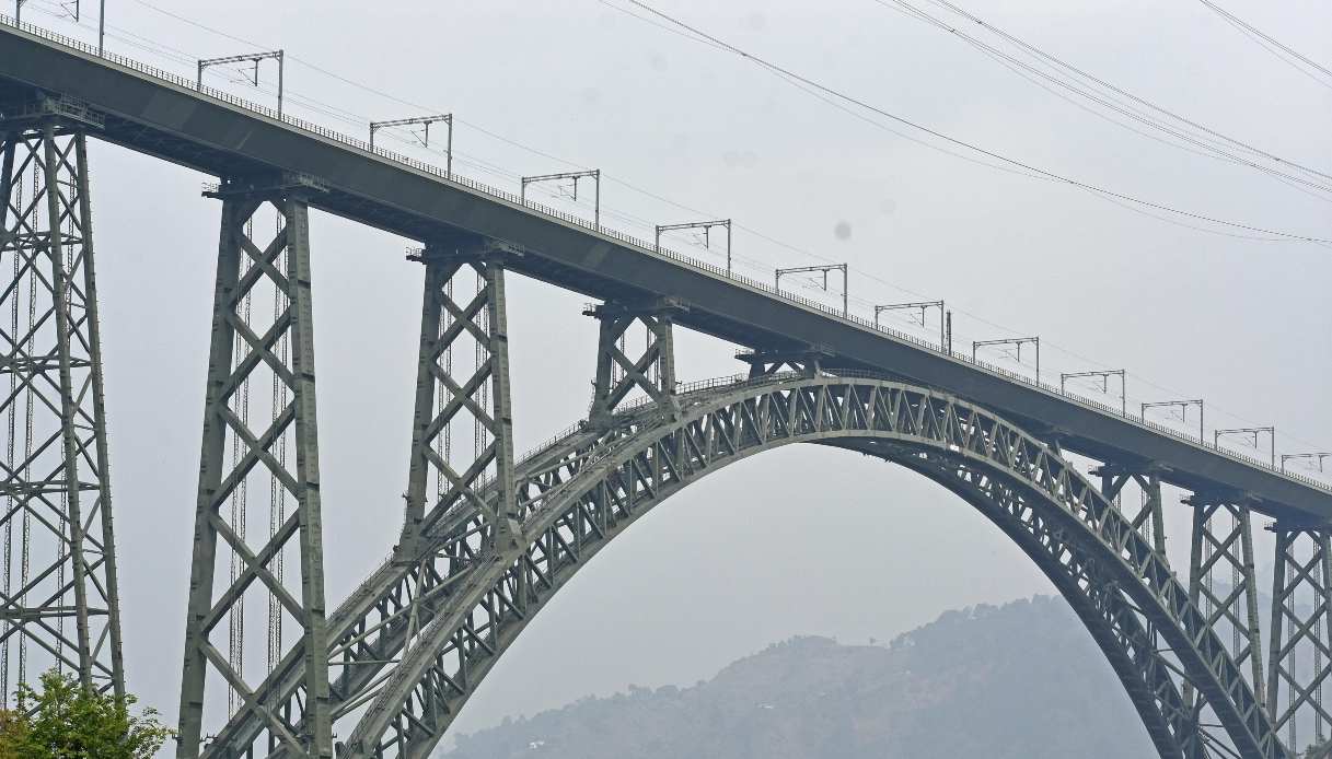 https://siviaggia.it/wp-content/uploads/sites/2/2025/06/ponte-Chenab.jpg