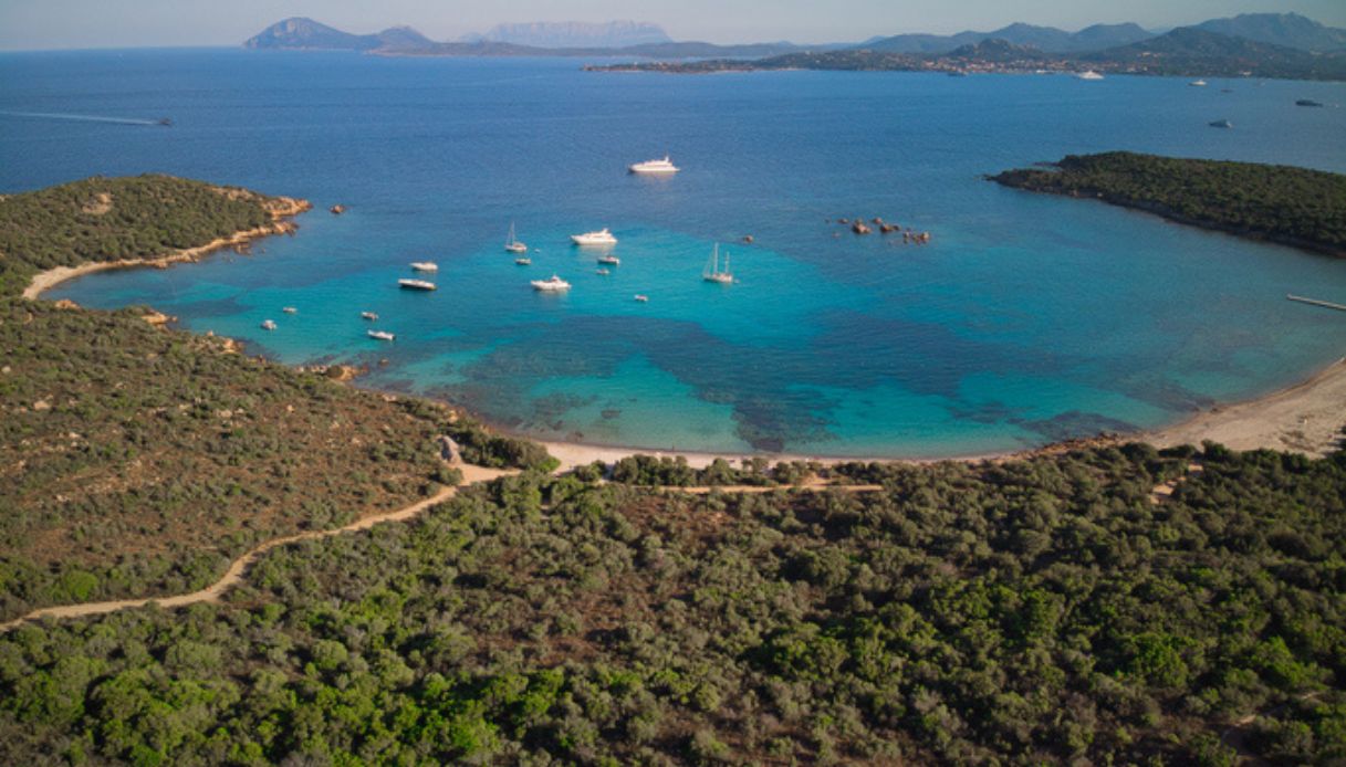 Spiaggia di Cala Petra Ruja, una tra le spiagge più bella della Costa Smeralda