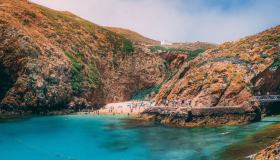 Un letto di pietra, un vento che urla e un fortino in mezzo al nulla: benvenuti a Berlenga Grande