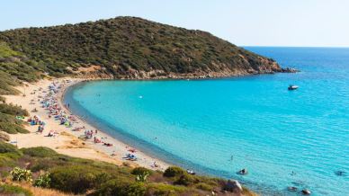 La spiaggia di Mari Pintau in Sardegna, un paesaggio spettacolare dai fondali magici