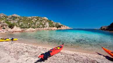 Cala Brigantina, la spiaggia nascosta di Caprera dove il tempo si ferma e la natura respira