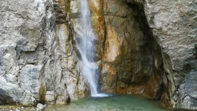 Cascata del Cenghen, il salto segreto tra vette mozzafiato