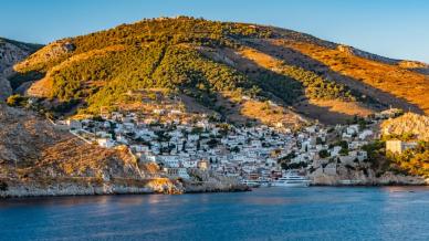 Vacanze estive in Grecia, le mete dove il sole incontra il mare (e non solo)