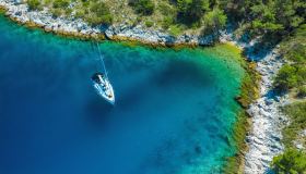 Salpa verso Dugi Otok, l’isola lunga e silenziosa della Croazia