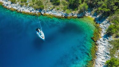 Salpa verso Dugi Otok, l’isola lunga e silenziosa della Croazia