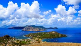 Viaggio a Lipari tra acque cristalline e antichi borghi