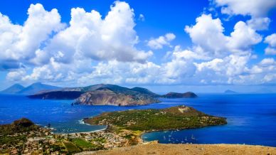 Viaggio a Lipari tra acque cristalline e antichi borghi