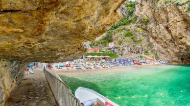 Le migliori spiagge nascoste della Costiera Amalfitana dove andare in estate