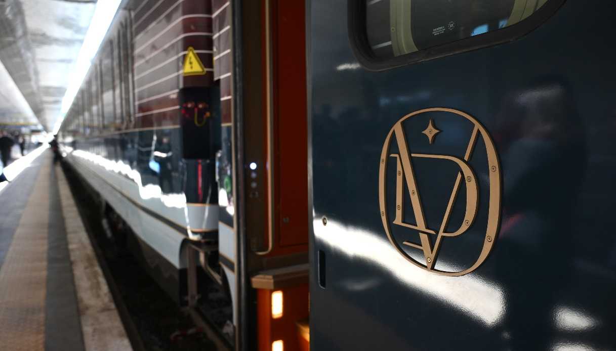 https://siviaggia.it/wp-content/uploads/sites/2/2025/07/Orient-Express-La-Dolce-Vita-esterno-1.jpg