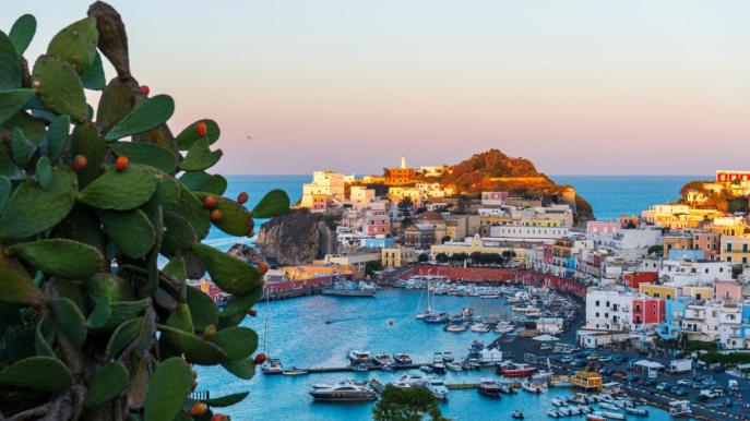 Meraviglie d’estate nel Lazio: tra borghi sospesi, laghi cristallini e coste sorprendenti