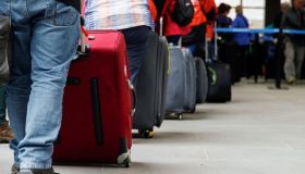 Ryanair, caccia ai trolley fuori misura: un bonus al personale che li multa