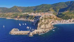 Estate sul Mar Tirreno, i luoghi imperdibili tra calette segrete, borghi sul mare e acque da cartolina