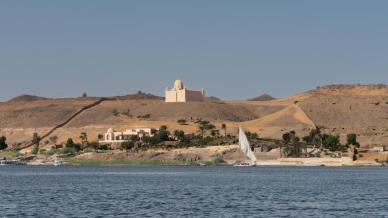 Scoperte antiche tombe ad Assuan: il silenzio del deserto racconta nuove storie dal passato