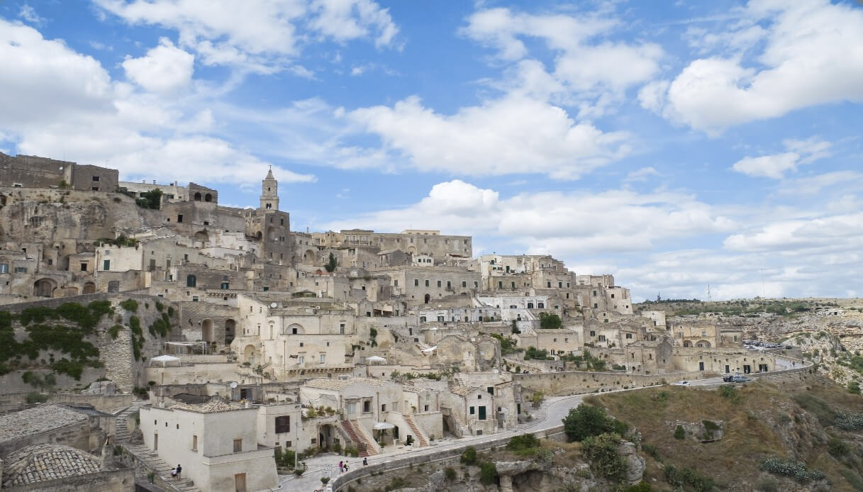 https://siviaggia.it/wp-content/uploads/sites/2/2025/07/cammino-materano-cammini-1.jpg
