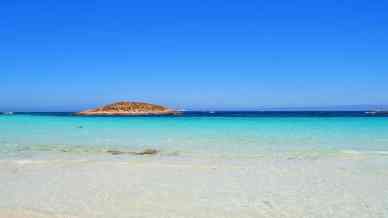 Le spiagge bianche della Spagna: un viaggio tra penisola iberica e isole, alla ricerca della bellezza