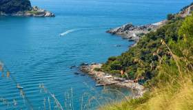 Isola di Palmaria, dove rallentare i ritmi tra i profumi della macchia mediterranea e il mare