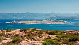 Tra mare di vetro e coste rocciose: benvenuti a Isola Piana, in Sardegna
