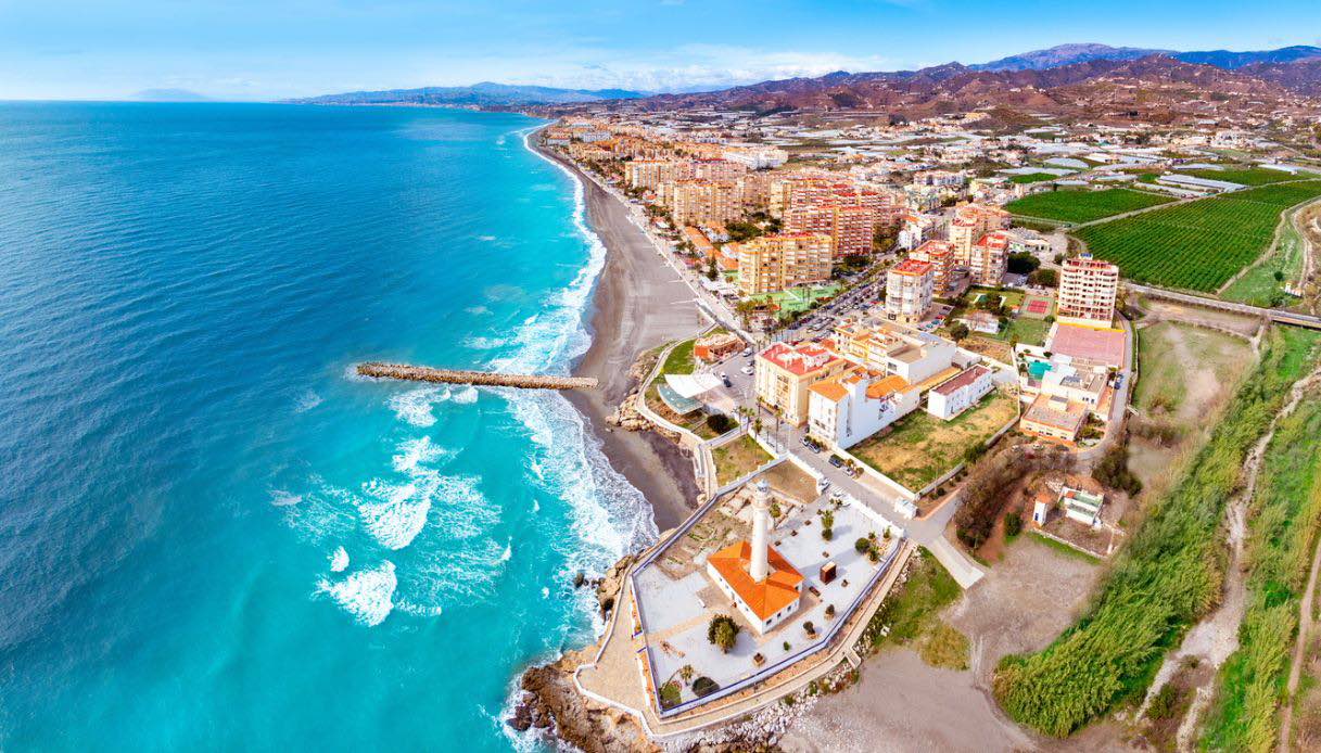 https://siviaggia.it/wp-content/uploads/sites/2/2025/07/malaga.jpg