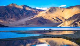 Pangong Tso, il lago che cambia colore ai confini del mondo