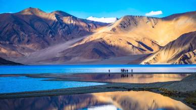 Pangong Tso, il lago che cambia colore ai confini del mondo